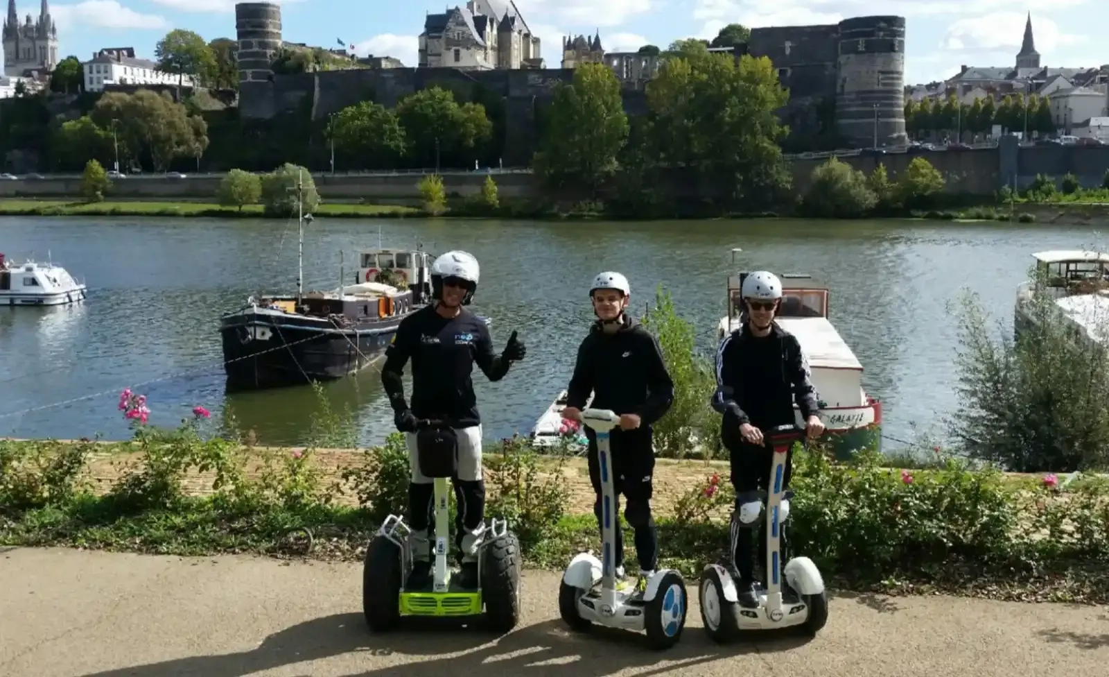 Balade mixte: Gyropode/Vélo électrique et balade en bateau électrique sur la Loire