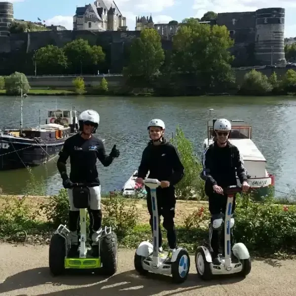 Balade mixte: Gyropode/Vélo électrique et balade en bateau électrique sur la Loire