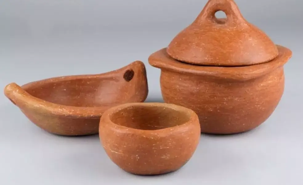 Assia Pottery