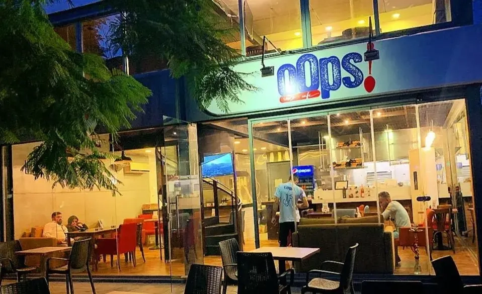 Oop's Café